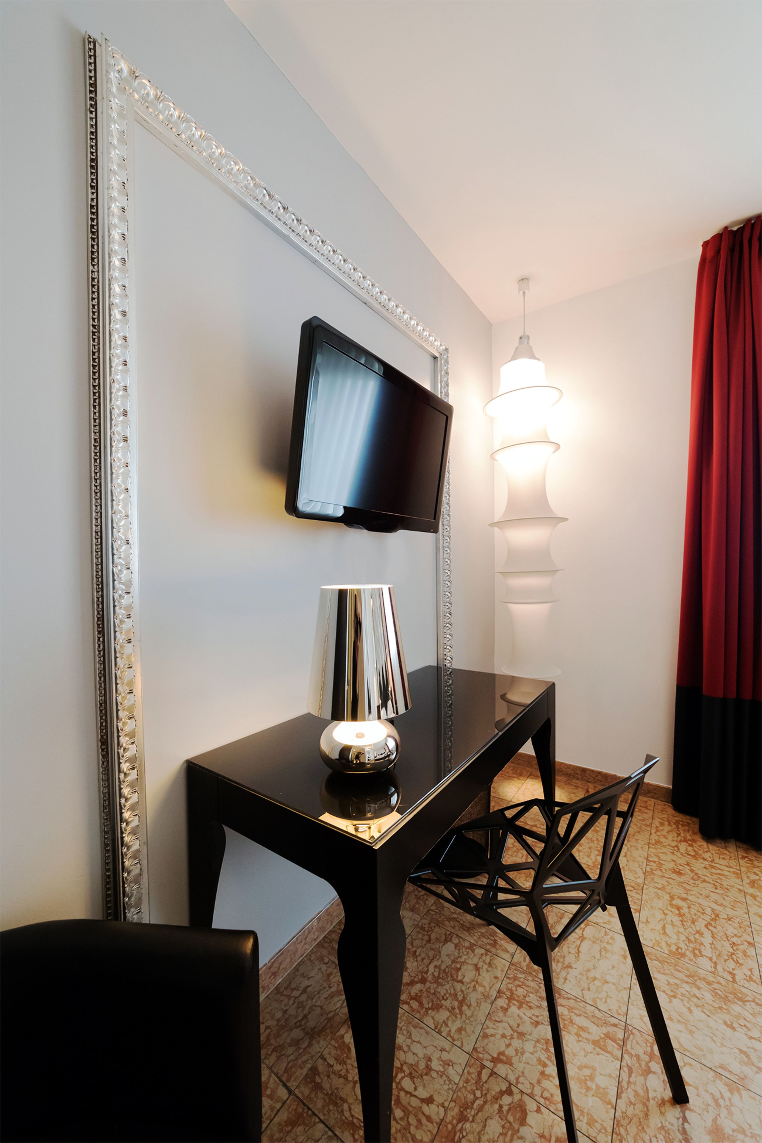 superior double room | minibar, in-room safe, desk, blackout curtains