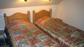 Ropa de cama de alta calidad, escritorio, cortinas opacas