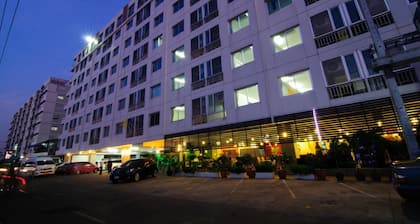 Centric Place Hotel