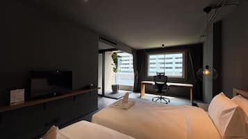 Deluxe Twin | Minibar, in-room safe, desk, free WiFi