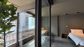 Minibar, caja de seguridad en la habitación, escritorio y wifi gratis