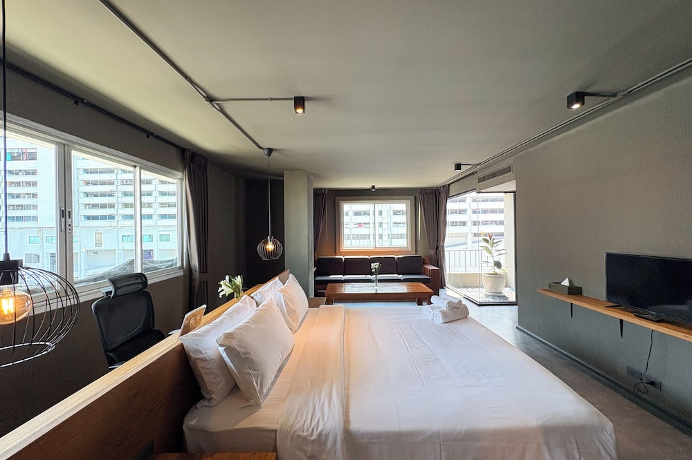 Centric Place Hotel