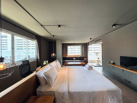 Premier Corner | Minibar, in-room safe, desk, free WiFi