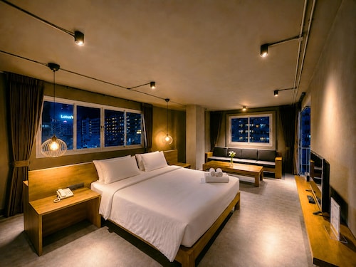 Centric Place Hotel