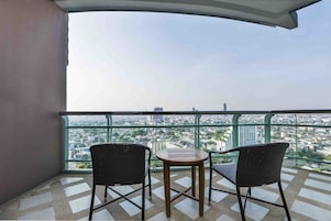 Two Bedroom Club Suite City View | Μπαλκόνι