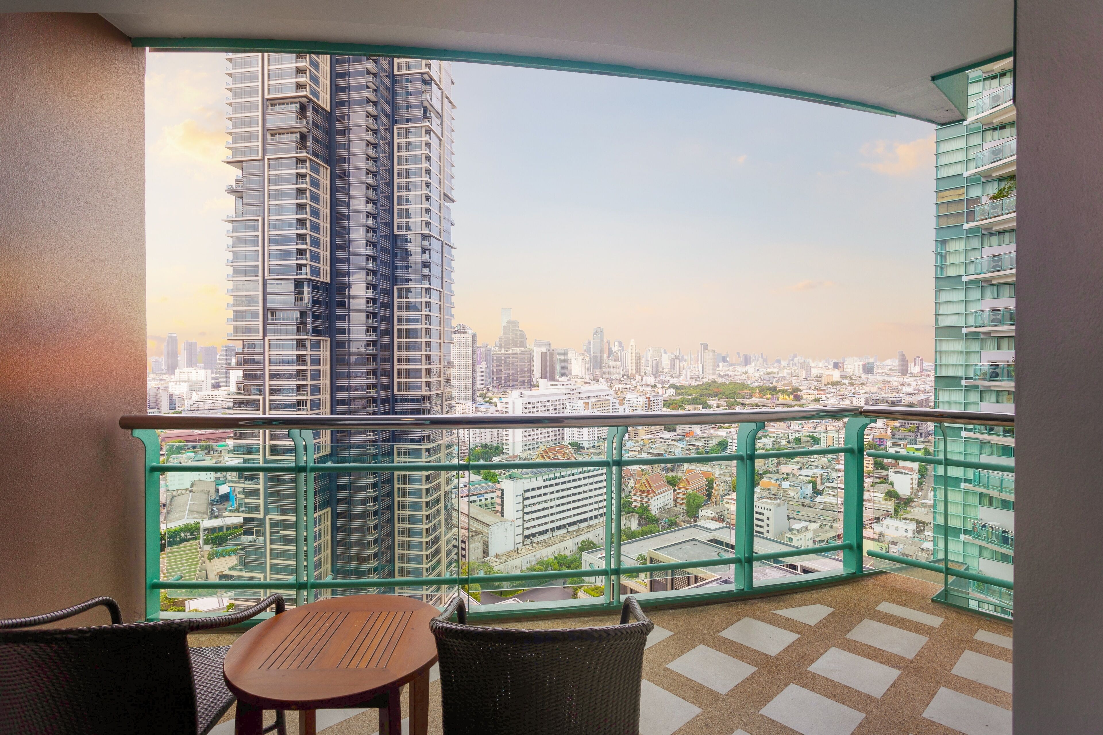 one bedroom suite king city view | balcony view