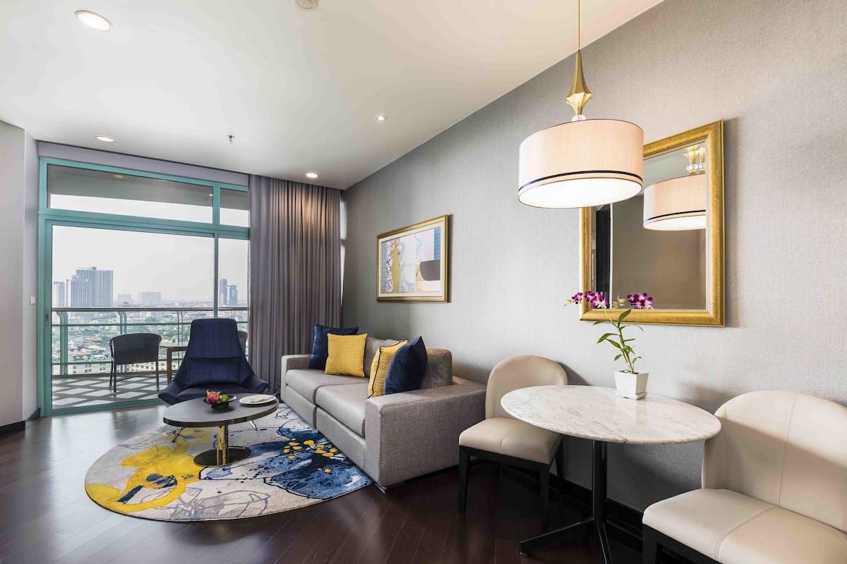 1 bedroom, premium bedding, down duvets, minibar