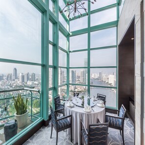 3 restaurants, breakfast, lunch, dinner served; international cuisine  - Chatrium Hotel Riverside Bangkok (Bangkok)