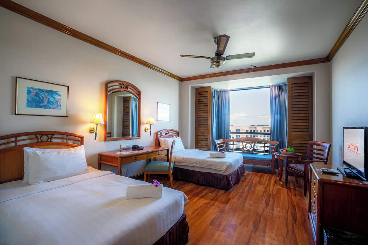 Deluxe Twin | In-room safe, desk, free WiFi, bed sheets