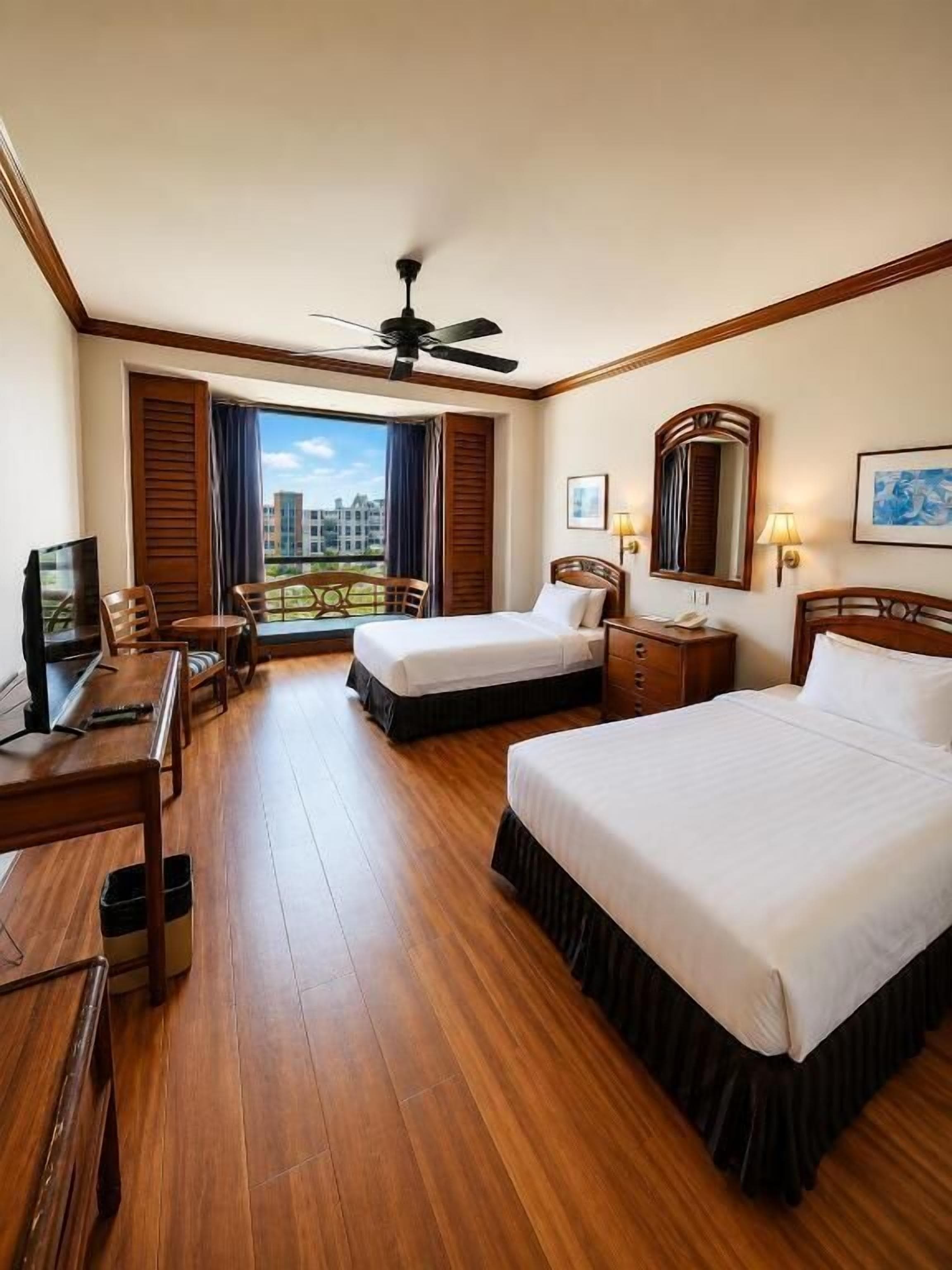 In-room safe, desk, WiFi (free), bed sheets