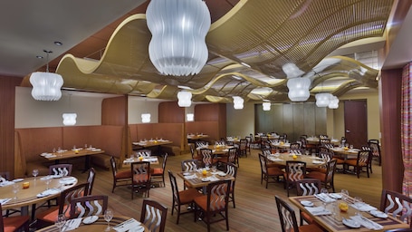 5 restaurants, breakfast served. Bay Lake Tower at Disney's Contemporary Resort