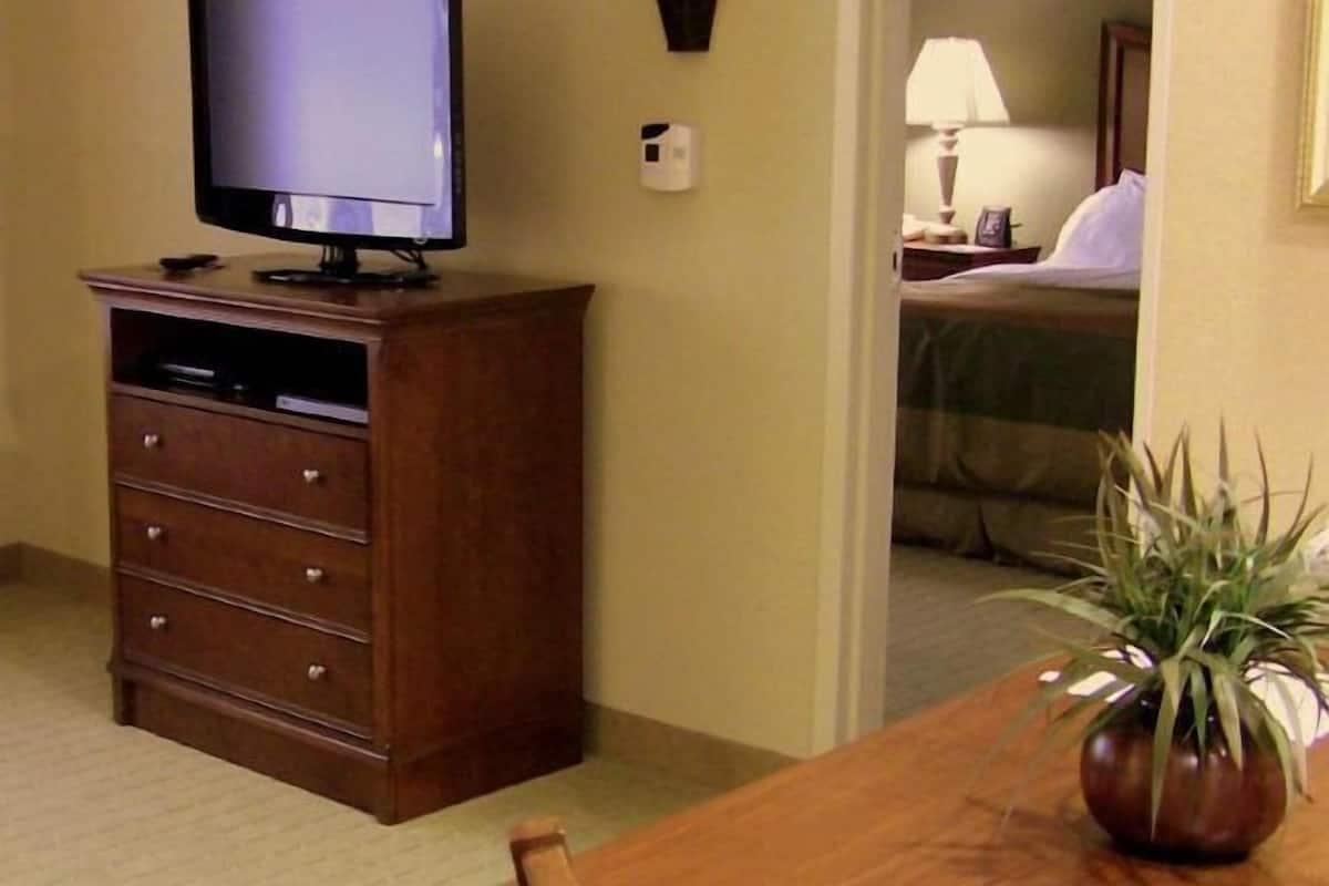 Hypo-allergenic bedding, in-room safe, individually decorated