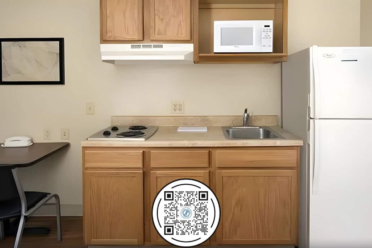 Fridge, microwave, stovetop