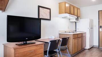 Desk, laptop workspace, iron/ironing board, free WiFi
