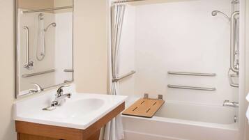 Combined shower/bathtub, hair dryer, towels