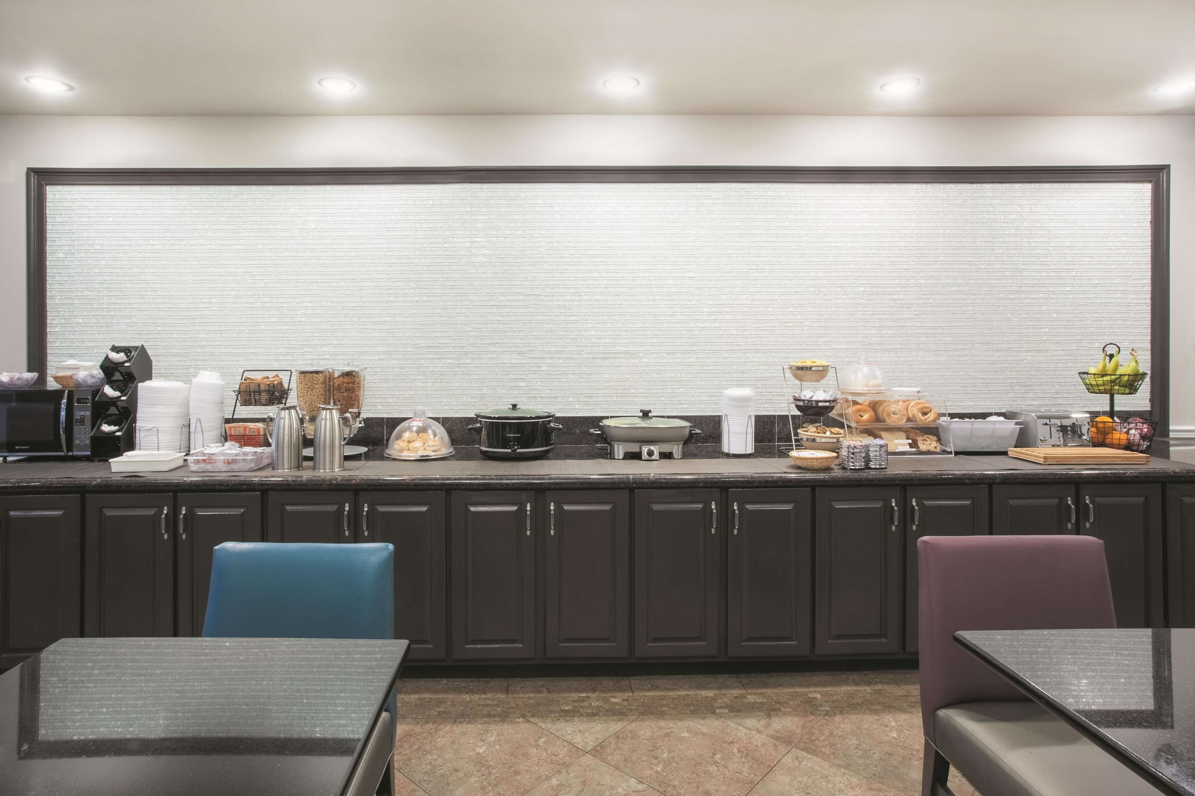 包含每日自助早餐