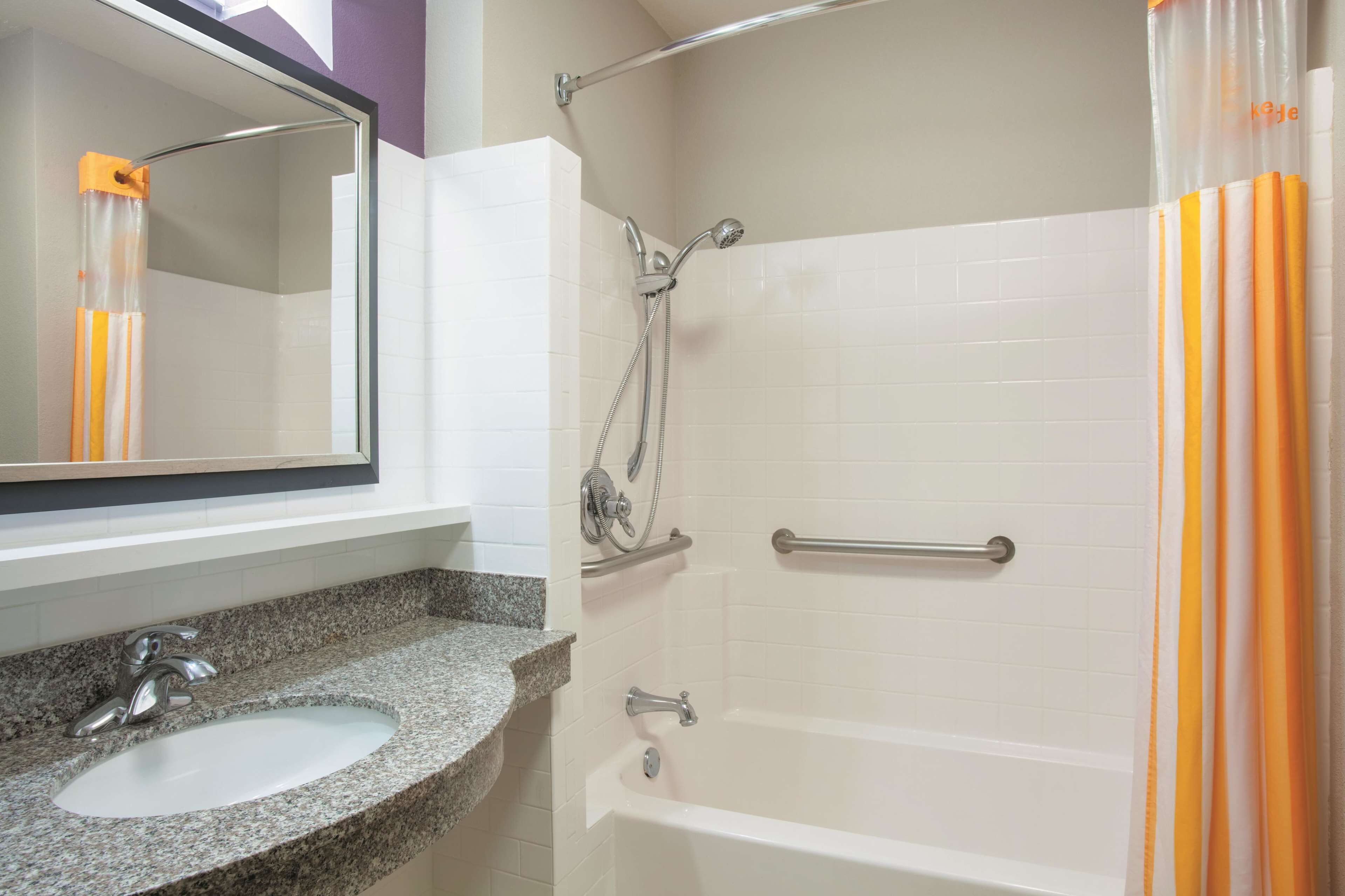 room, 1 king bed, accessible, non smoking (mobility/hearing, tub w/ grab bars) | premium bedding, desk, blackout curtains, iron/ironing board