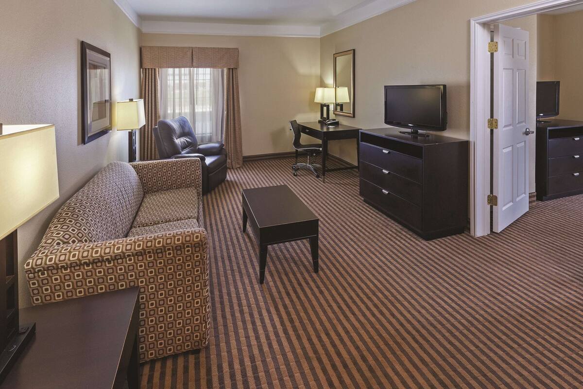 Deluxe Suite, 1 King Bed, Non Smoking (Deluxe Family Suite) | Premium bedding, desk, iron/ironing board, cribs (free)