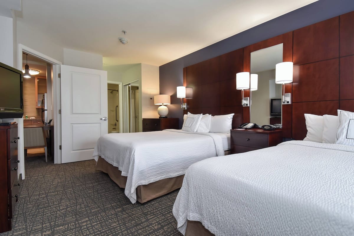 In-room safe, desk, laptop workspace, iron/ironing board