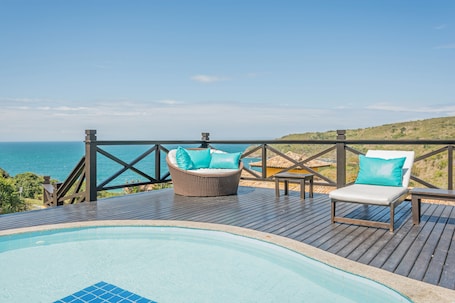 2 piscinas al aire libre, tumbonas. Hotel Pousada Brava Club