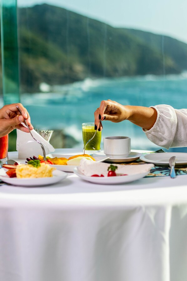Café da manhã com buffet grátis