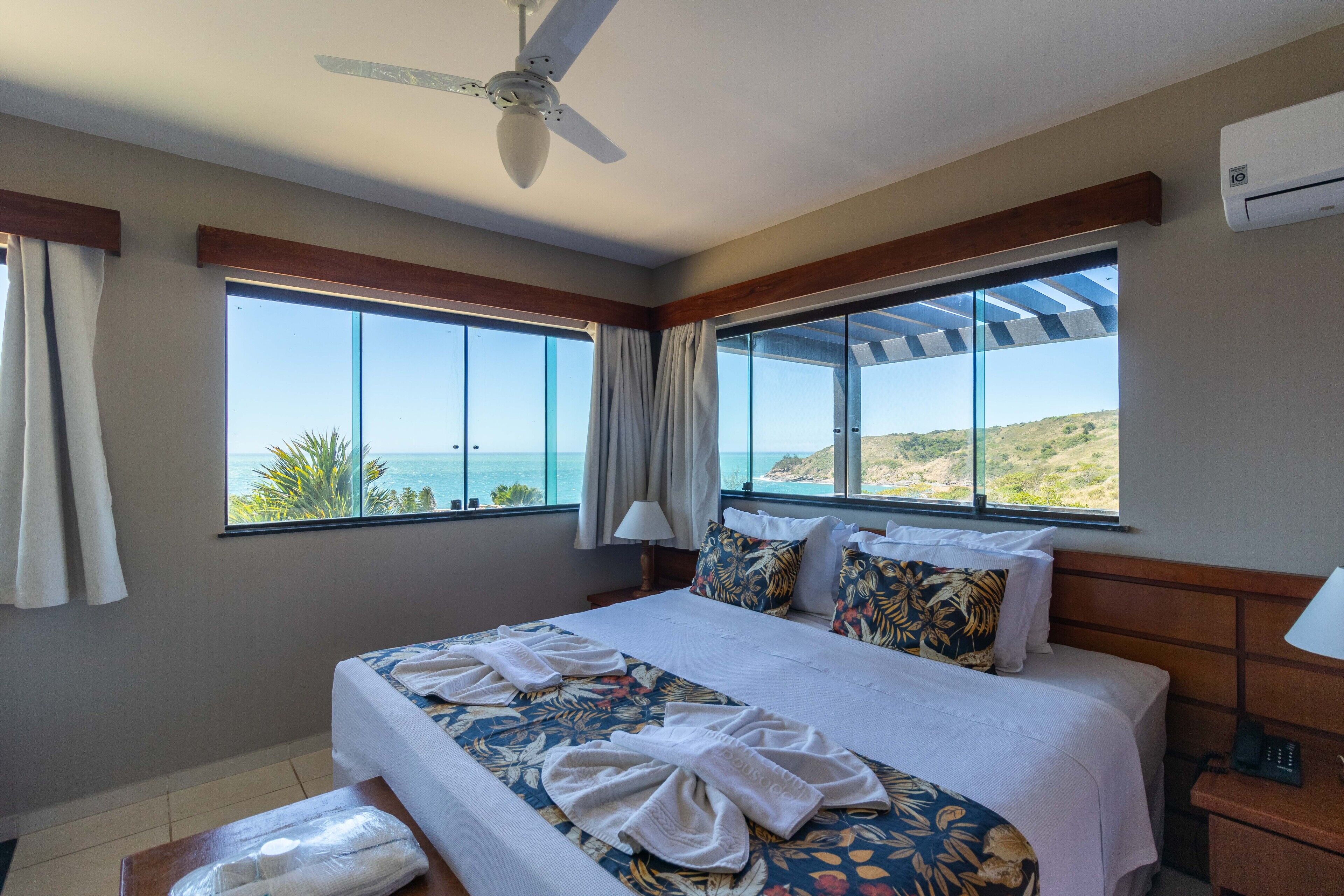 Quarto (Master) | Frigobar, cofres nos quartos, cortinas blackout, berços grátis