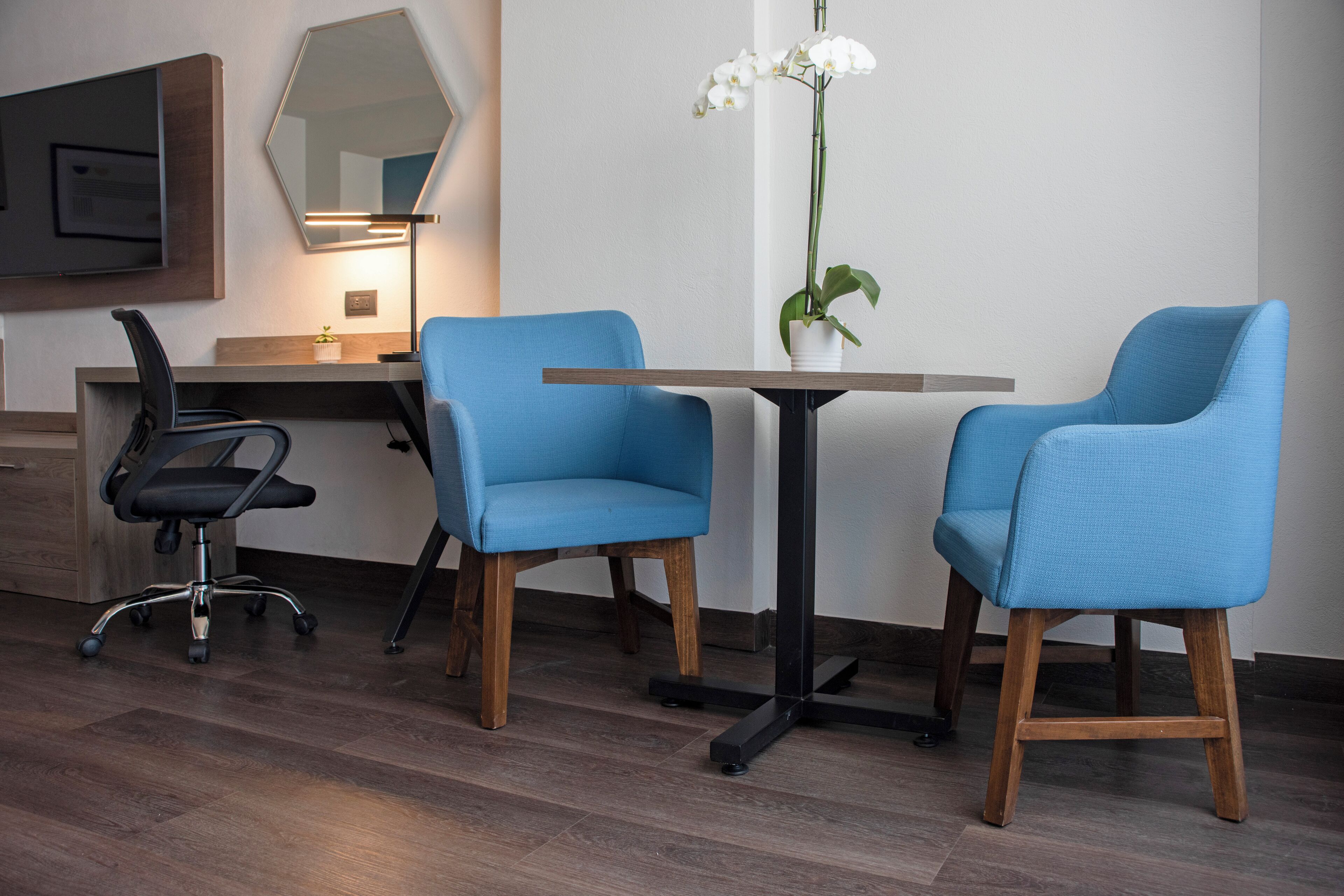 suite, 1 king bed, balcony | in-room safe, desk, blackout curtains, iron/ironing board