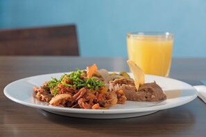 Free daily buffet breakfast  - Holiday Inn Express Guadalajara Expo by IHG (Guadalajara)