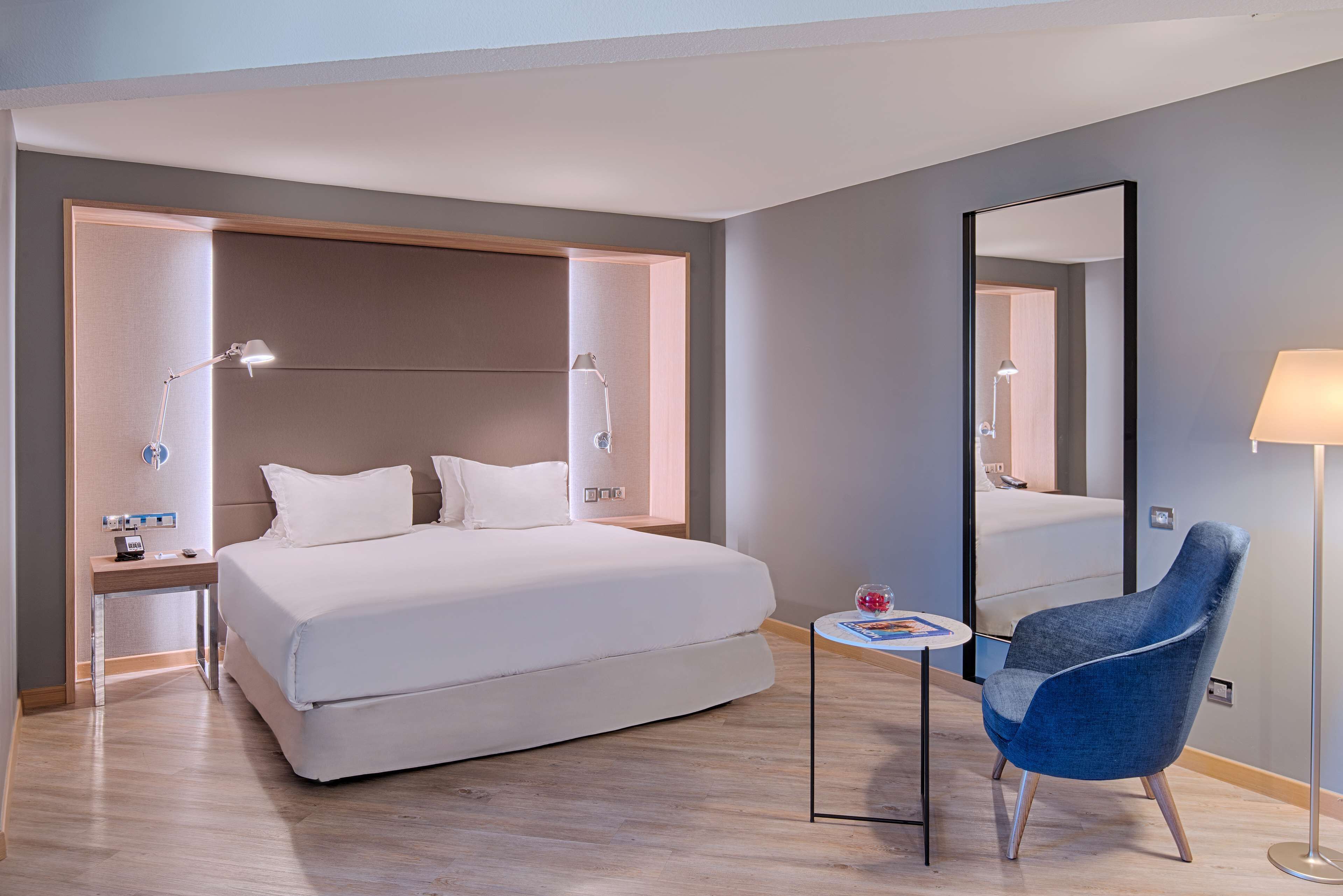 select comfort beds, minibar, in-room safe, desk