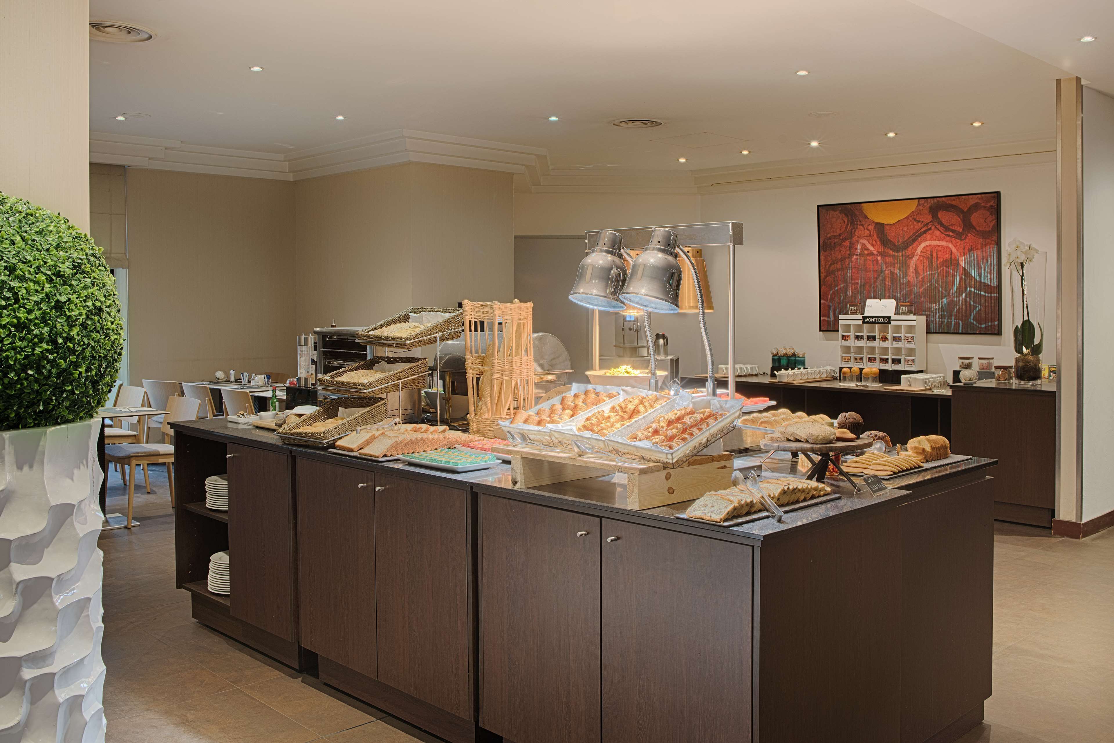 daily buffet breakfast for a fee