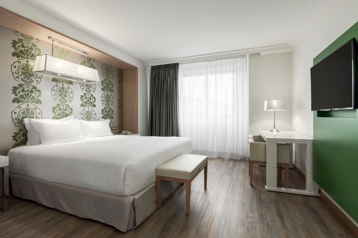 Select Comfort beds, minibar, in-room safe, desk