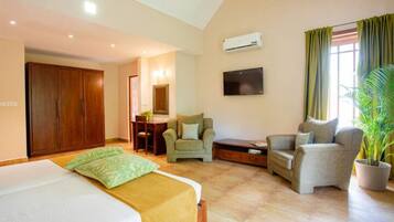 Zimmer | Zimmersafe, Bügeleisen/Bügelbrett, kostenloses WLAN, Bettwäsche