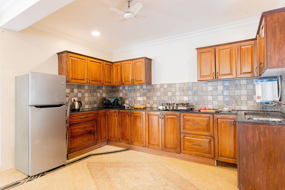 5 bedroom presidential villa | private kitchen | microwave, oven, electric kettle, toaster