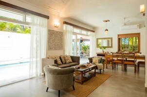 Habitación | Zona de estar | Televisión LCD de 32 pulgadas con canales por satélite, una televisión