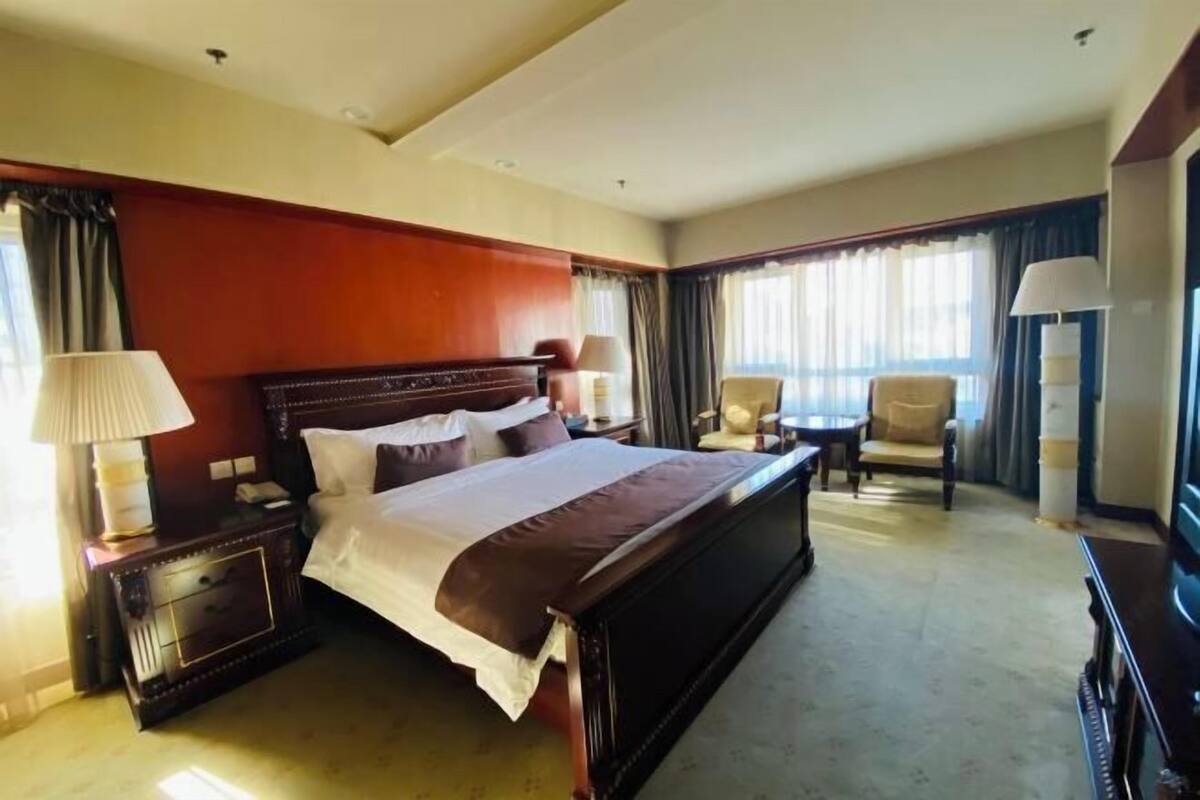 Premium bedding, minibar, in-room safe, desk