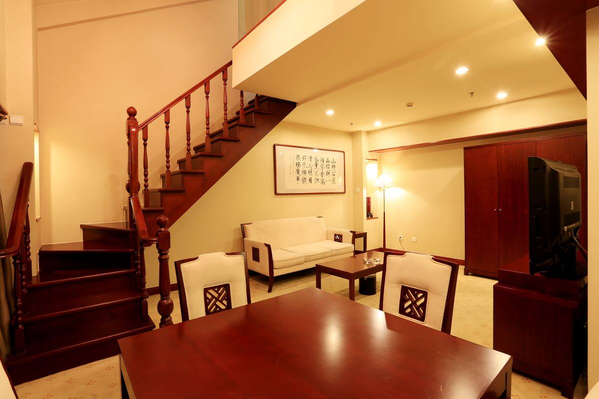 Duplex Suite | Living area | LCD TV, video-game console