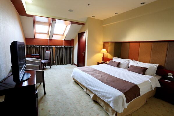 Premium bedding, minibar, in-room safe, desk