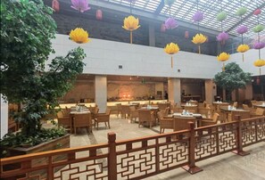 Outdoor dining - Xizhao Temple Hotel (Beijing)