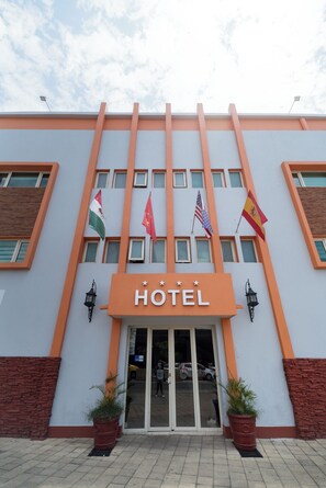 Front of property - Hotel Alcazar (Guadalajara)