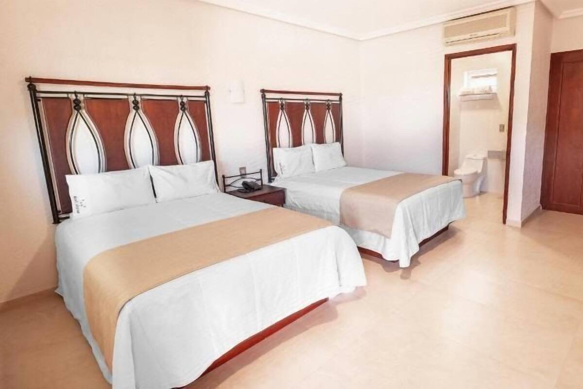 In-room safe, desk, soundproofing, WiFi (free)