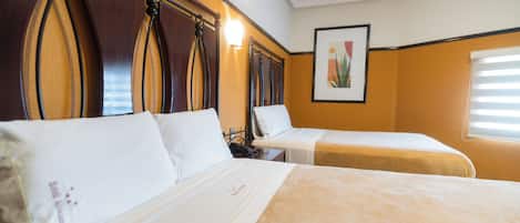 Quarto casal superior | Cofres nos quartos, escrivaninha, quartos à prova de som