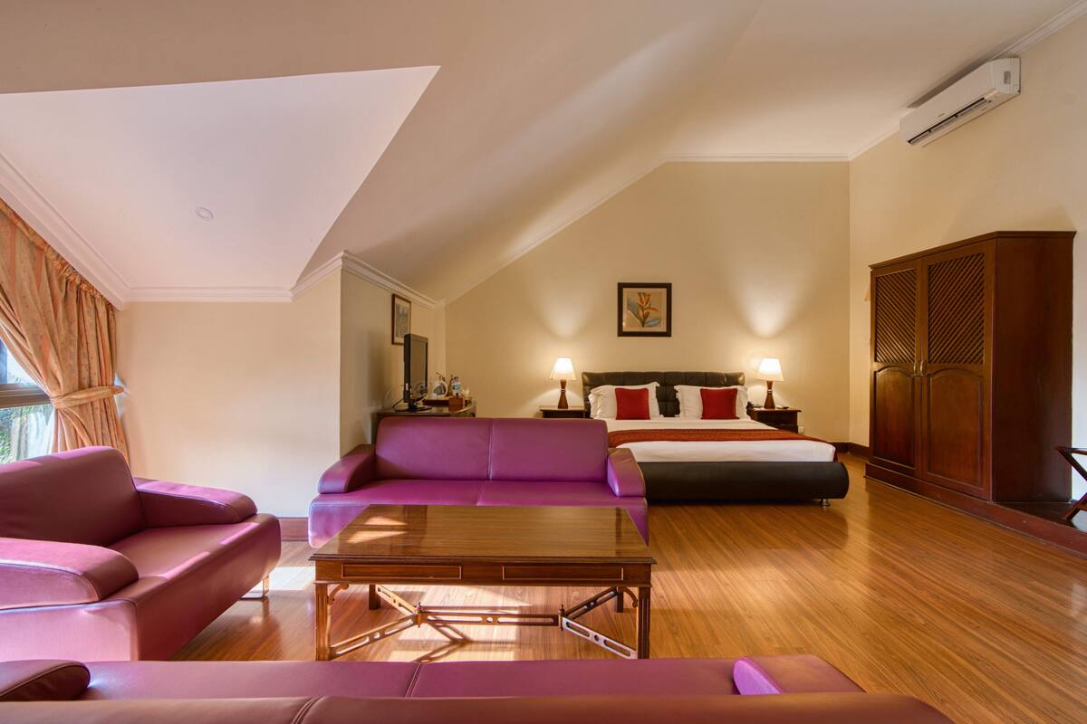 family room, multiple beds | 1 bedroom, minibar, in-room safe, desk