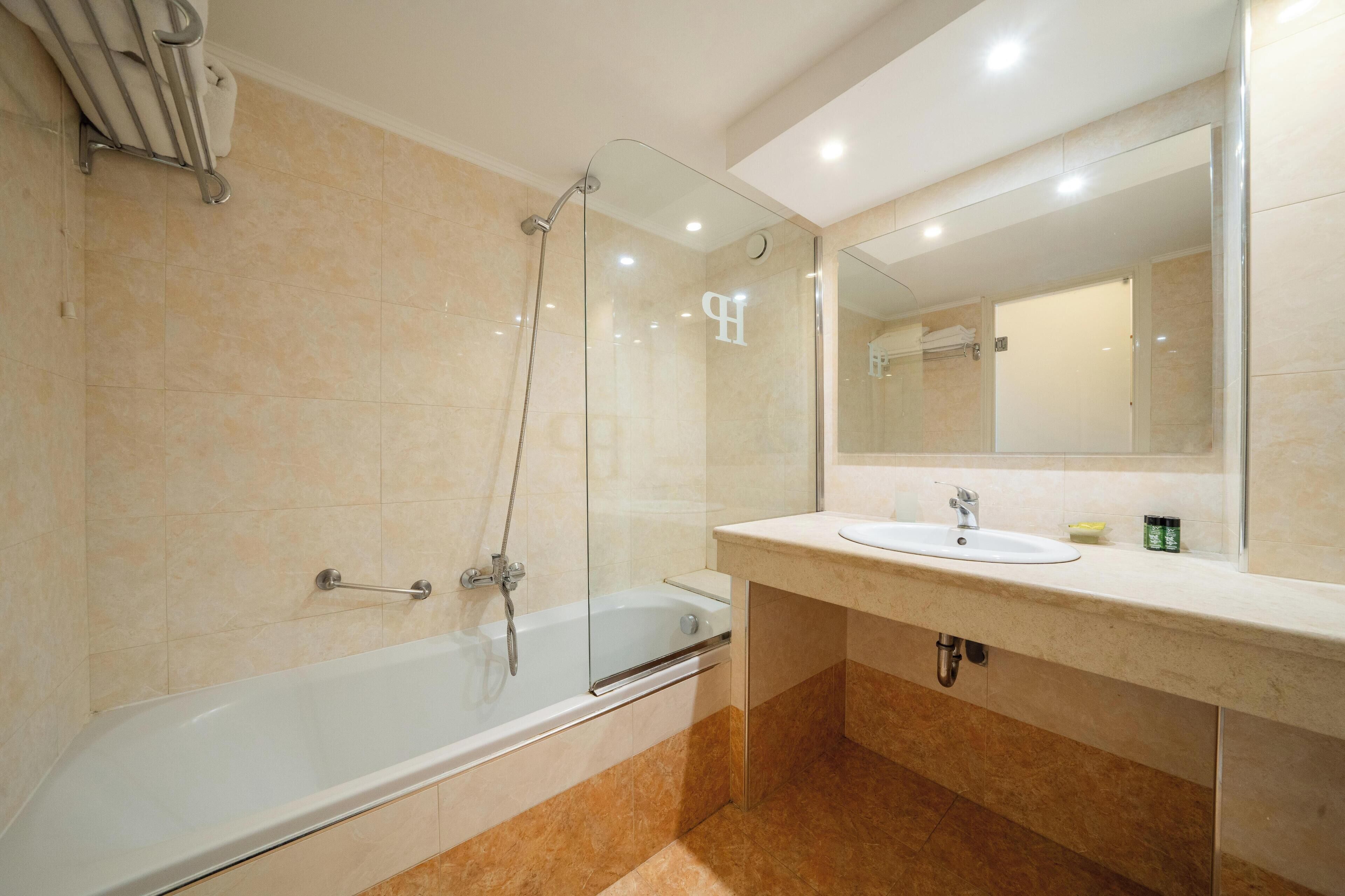 double room, sea view | bathroom | bathtub, deep-soaking bathtub, free toiletries, hair dryer