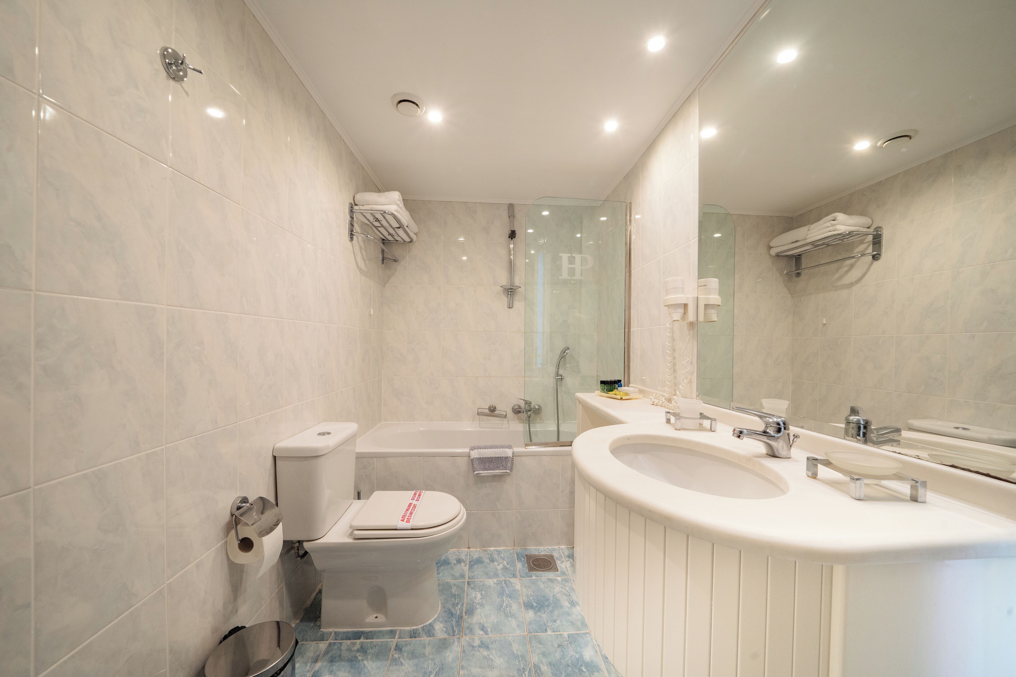 suite, sea view | bathroom | bathtub, deep-soaking bathtub, free toiletries, hair dryer