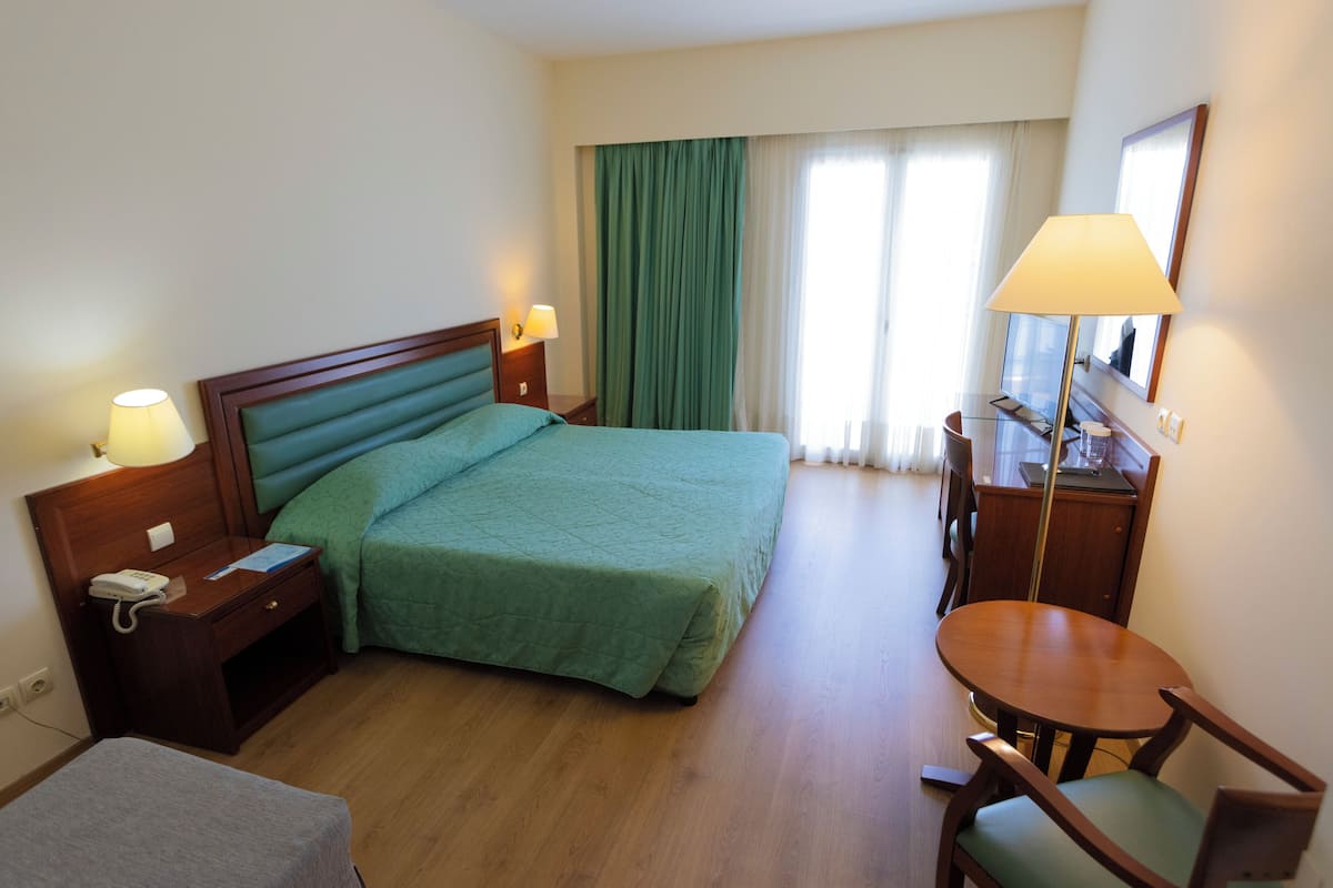 1 bedroom, in-room safe, desk, soundproofing