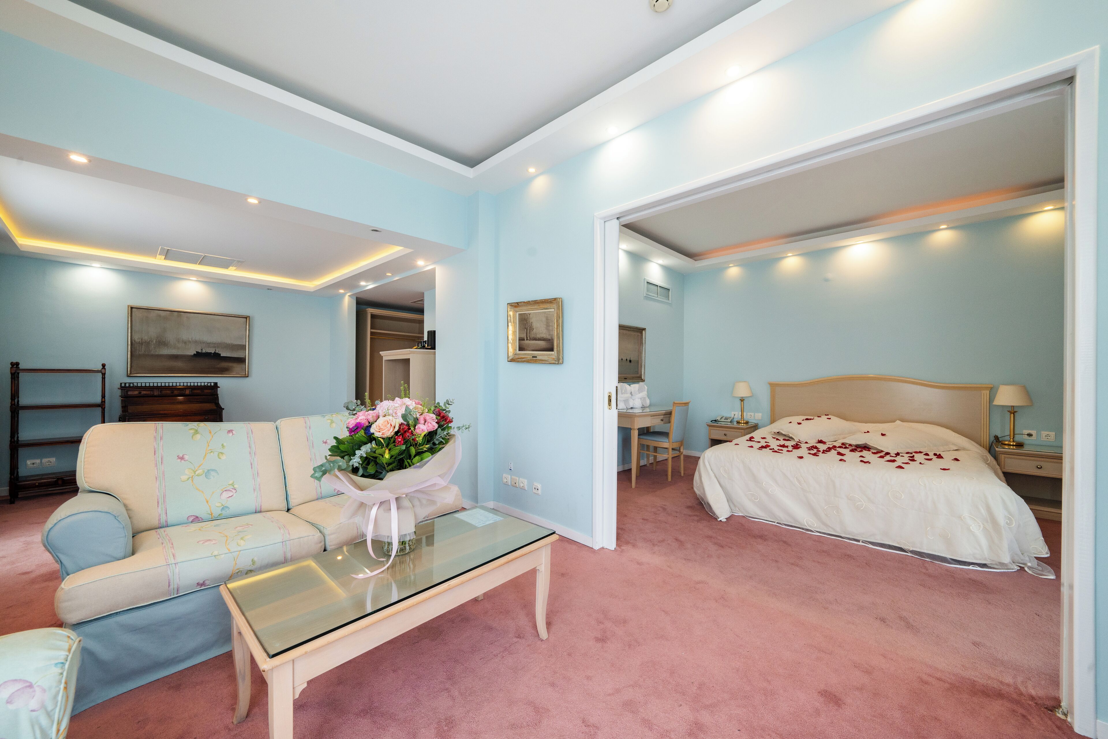 suite, sea view | 1 bedroom, in-room safe, desk, soundproofing