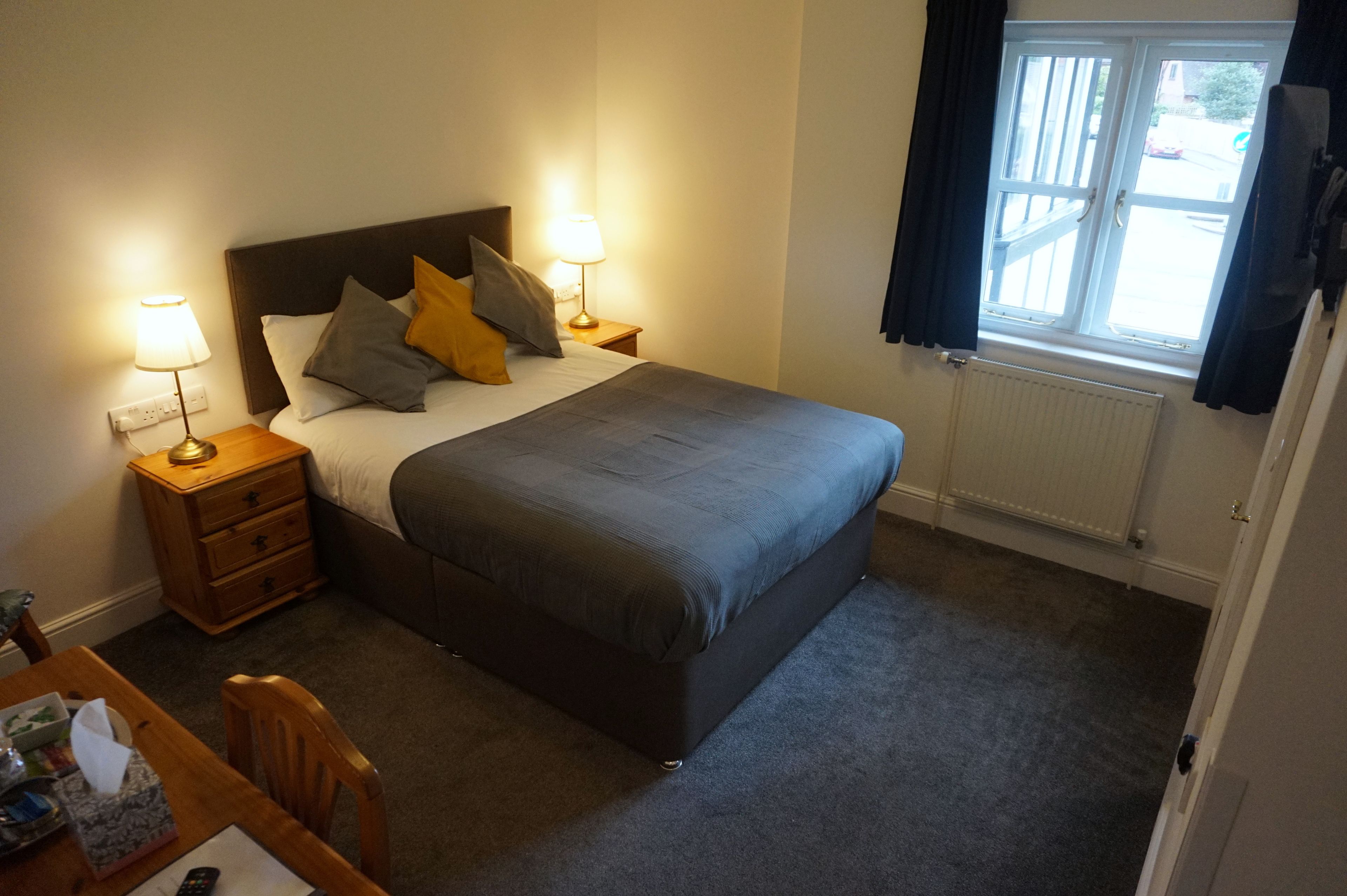 desk, iron/ironing board, free wifi