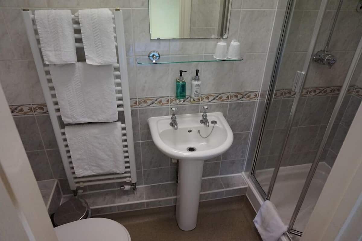 desk, iron/ironing board, free wifi