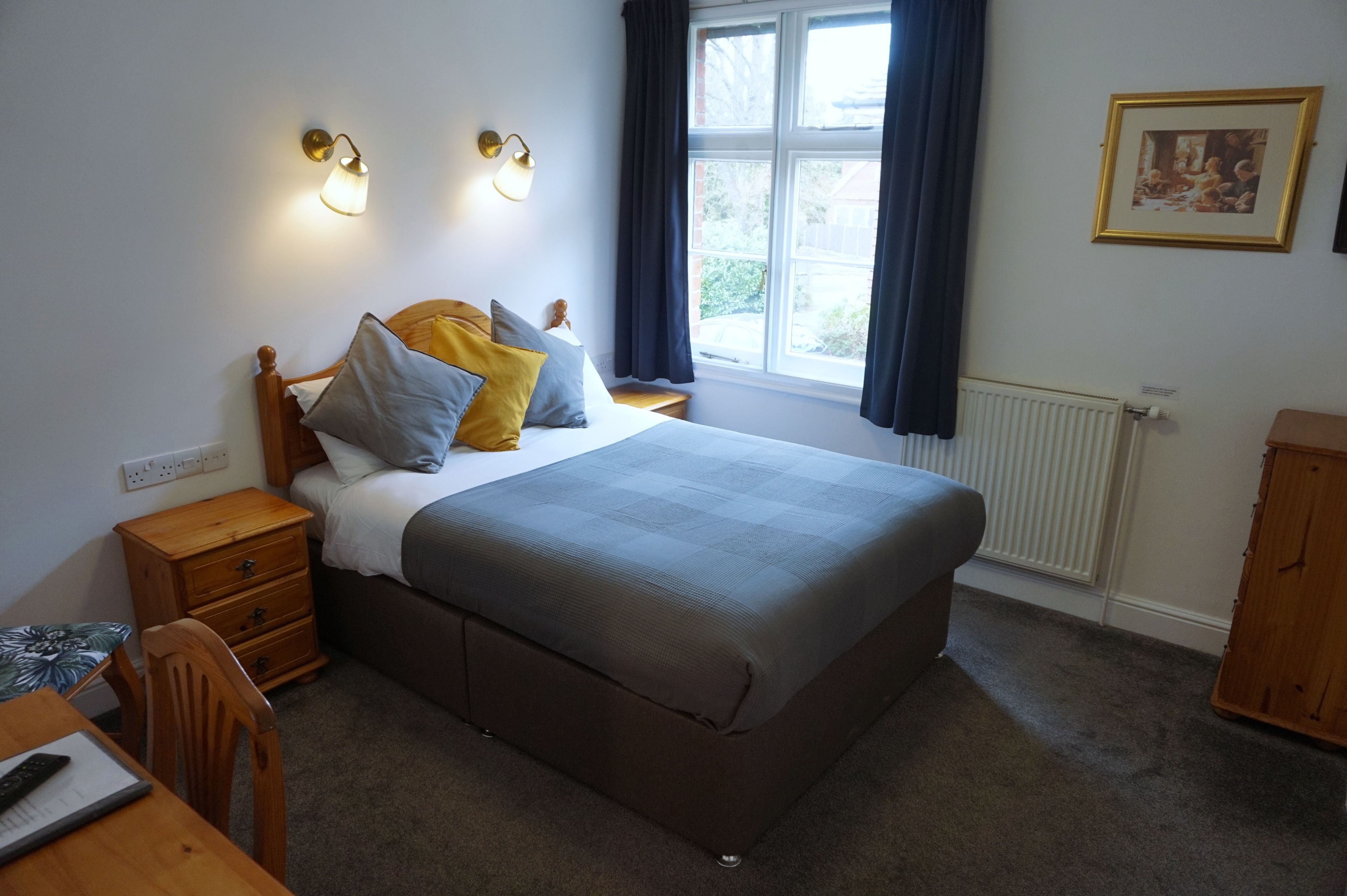 desk, iron/ironing board, free wifi