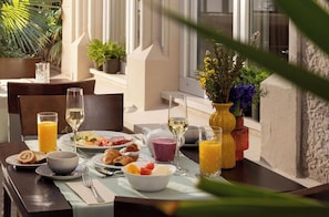 Daily buffet breakfast (EUR 14 per person) - Hotel Lapad (Dubrovnik)